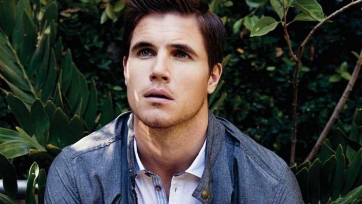 Robbie Amell