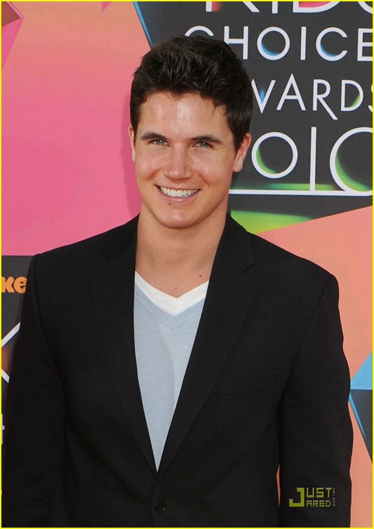 Robbie Amell