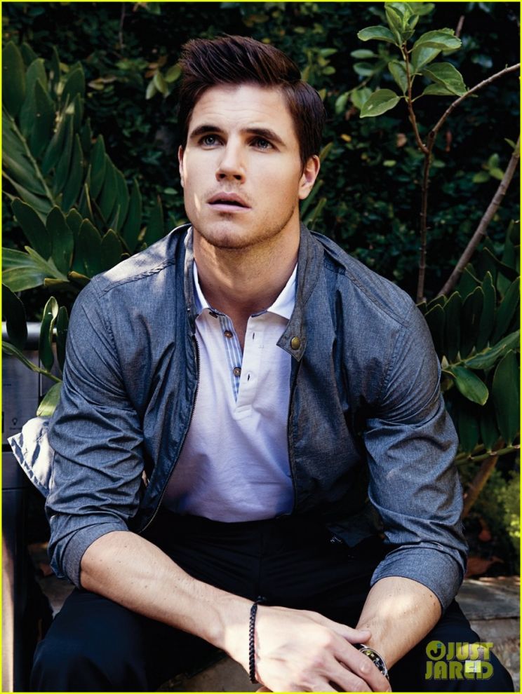 Robbie Amell