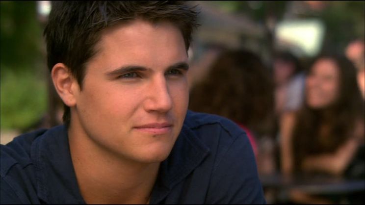 Robbie Amell