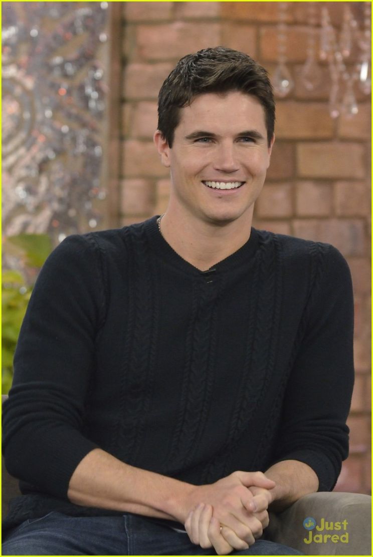 Robbie Amell