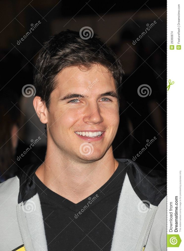 Robbie Amell