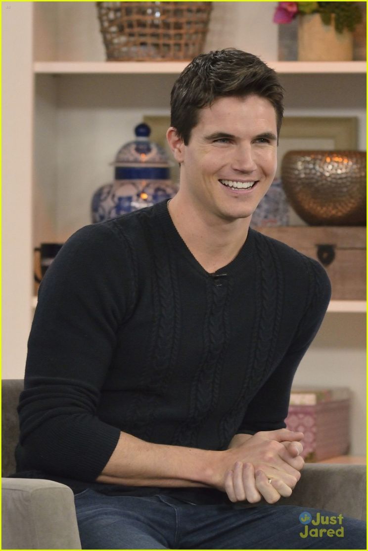 Robbie Amell