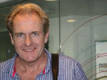 Robert Bathurst