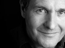 Robert Bathurst