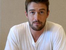 Robert Buckley