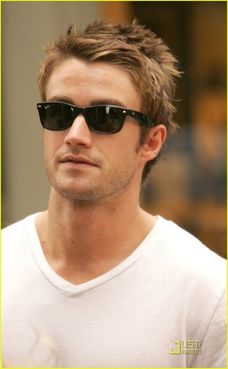 Robert Buckley
