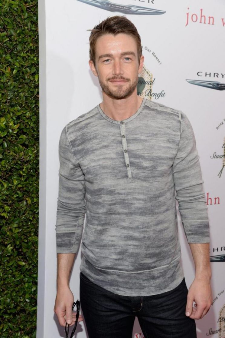 Robert Buckley