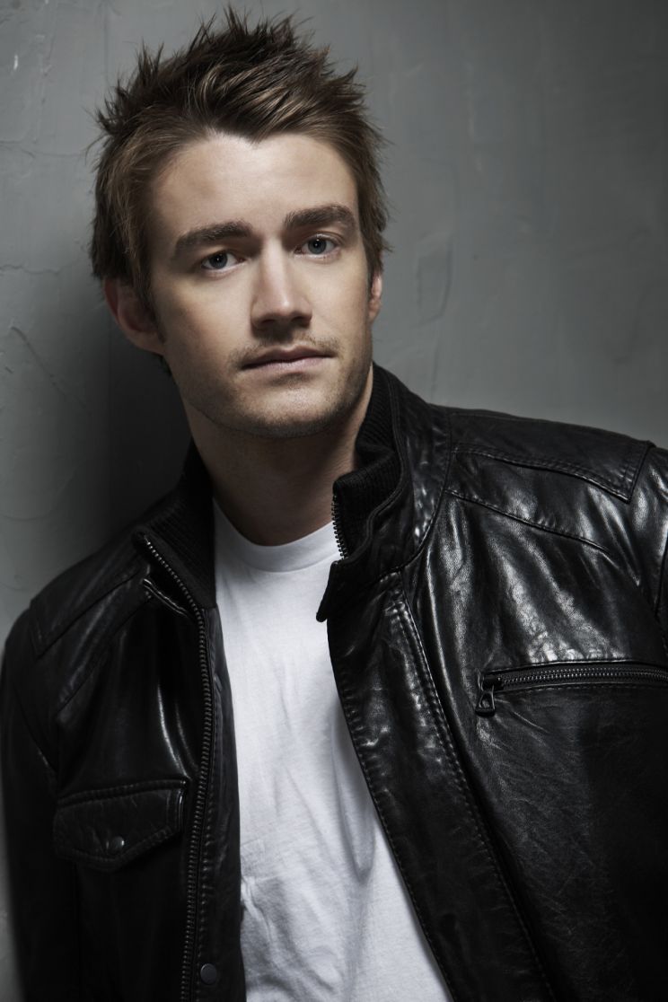 Robert Buckley