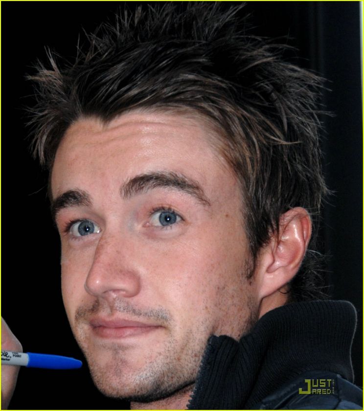Robert Buckley