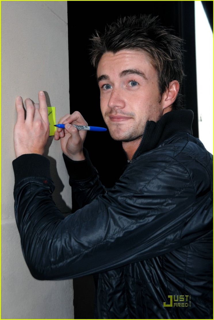 Robert Buckley