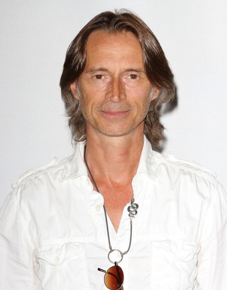 Robert Carlyle