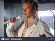 Robert Glenister