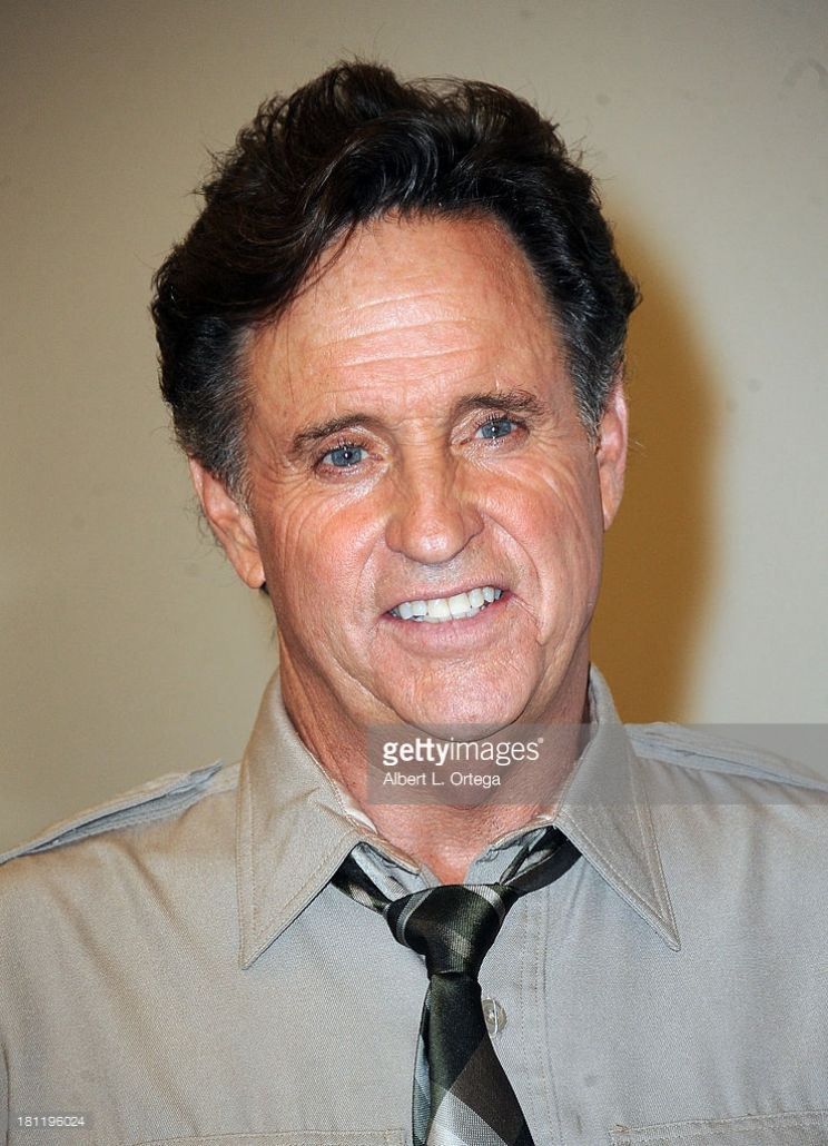 Robert Hays