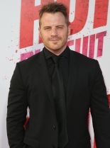 Robert Kazinsky photo