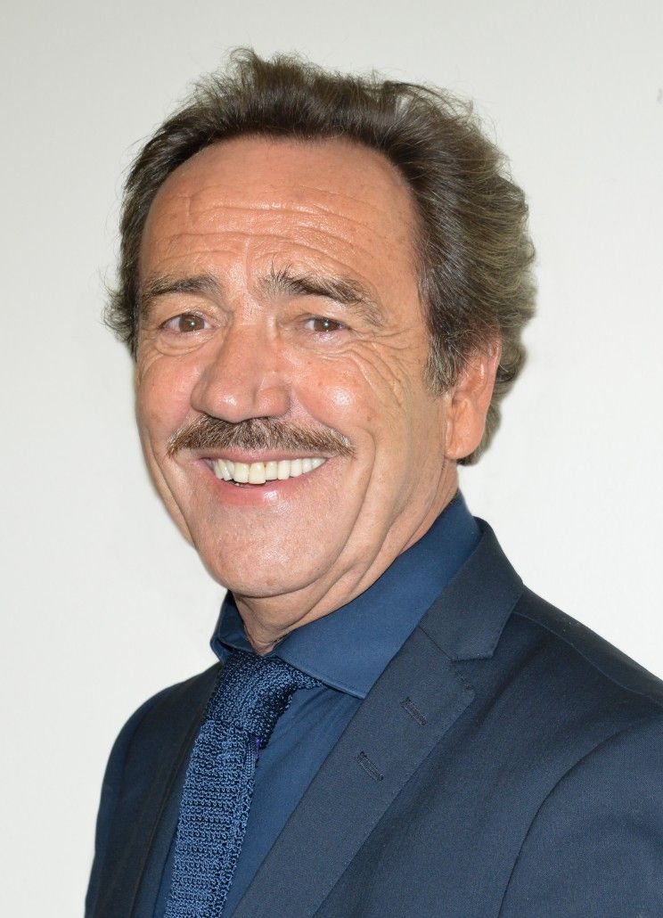 Robert Lindsay