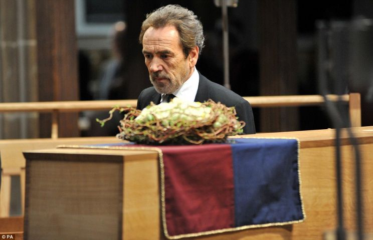 Robert Lindsay