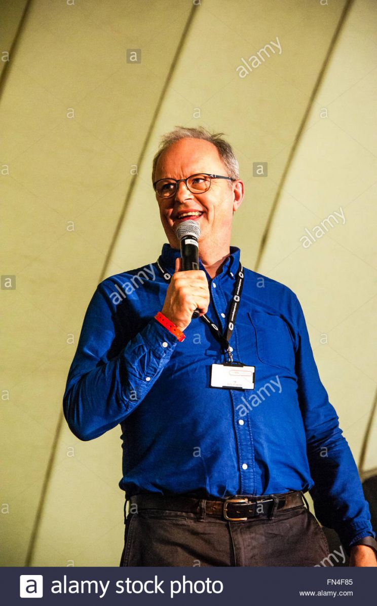 Robert Llewellyn