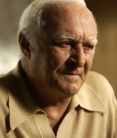 Robert Loggia