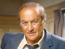 Robert Loggia