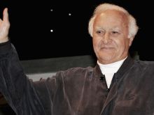 Robert Loggia