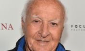 Robert Loggia