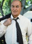 Robert Loggia