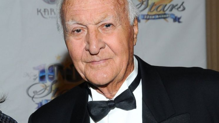 Robert Loggia