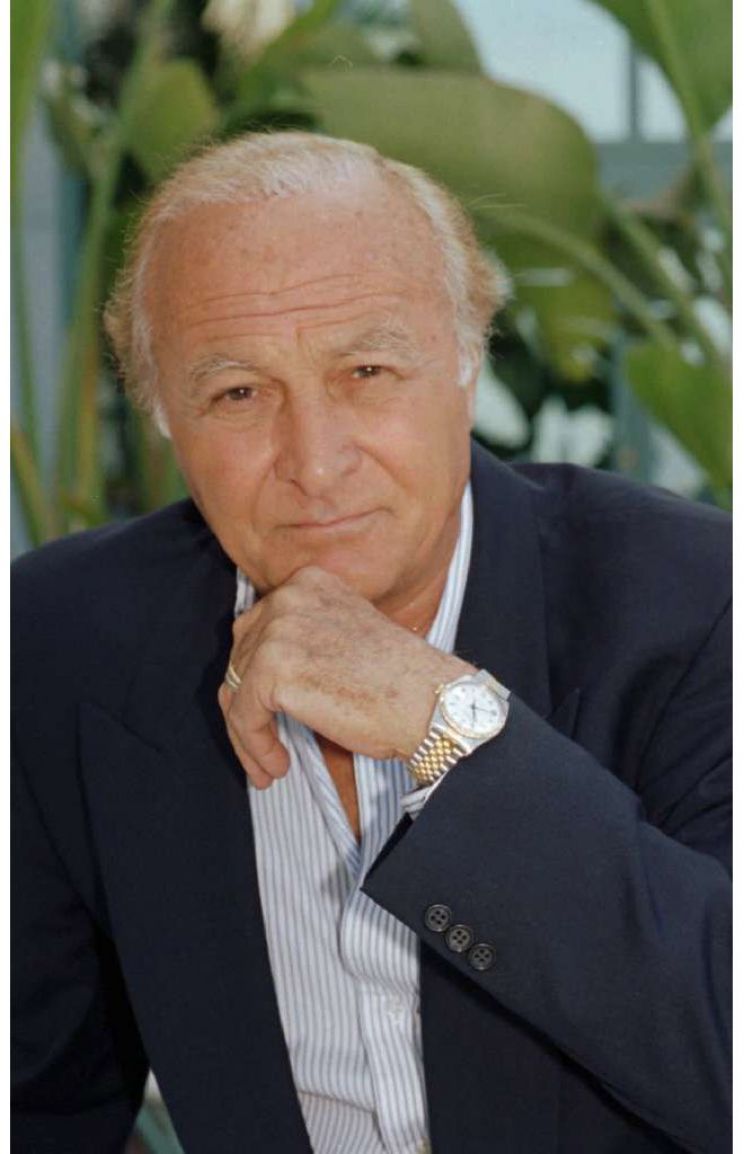 Robert Loggia