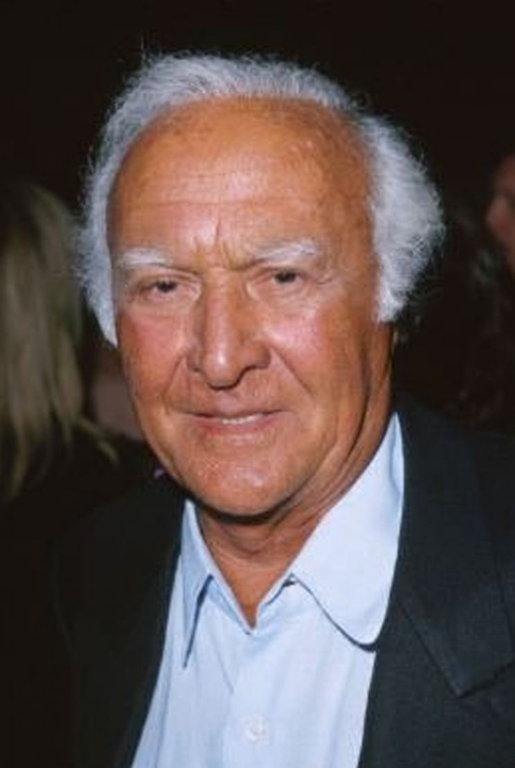 Robert Loggia