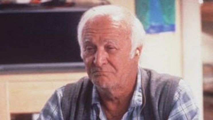 Robert Loggia