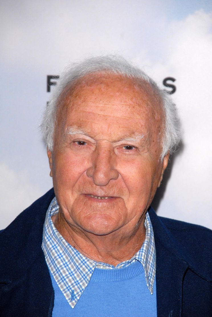 Robert Loggia