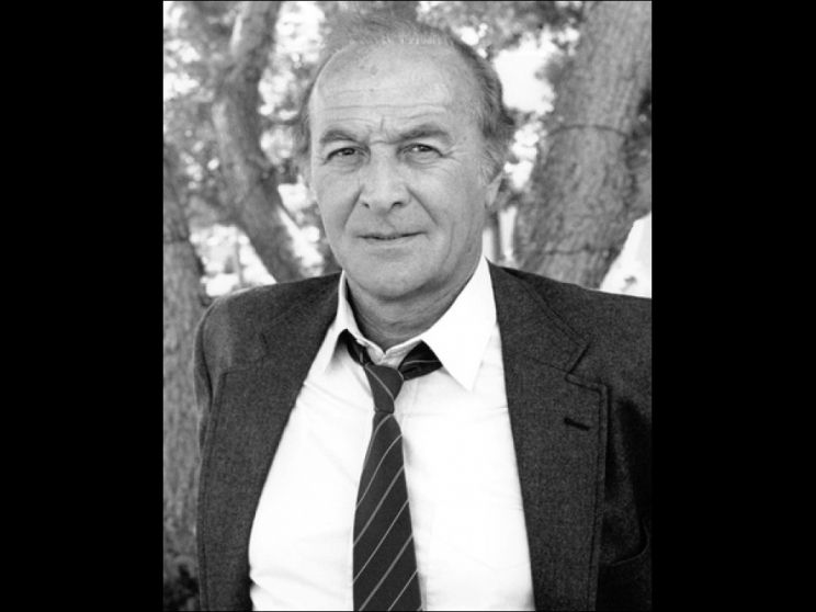 Robert Loggia