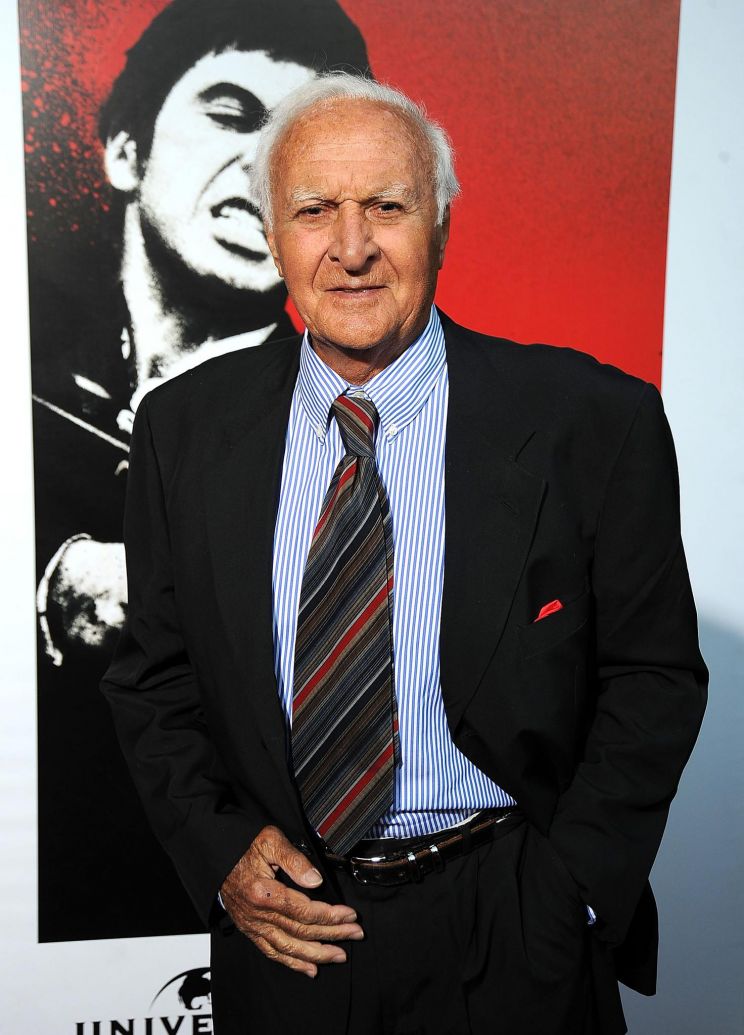 Robert Loggia