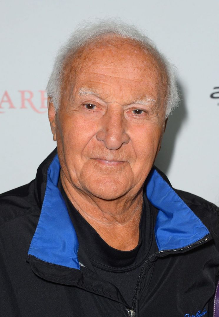 Robert Loggia