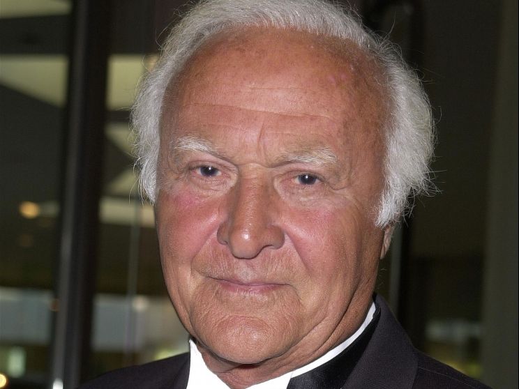 Robert Loggia