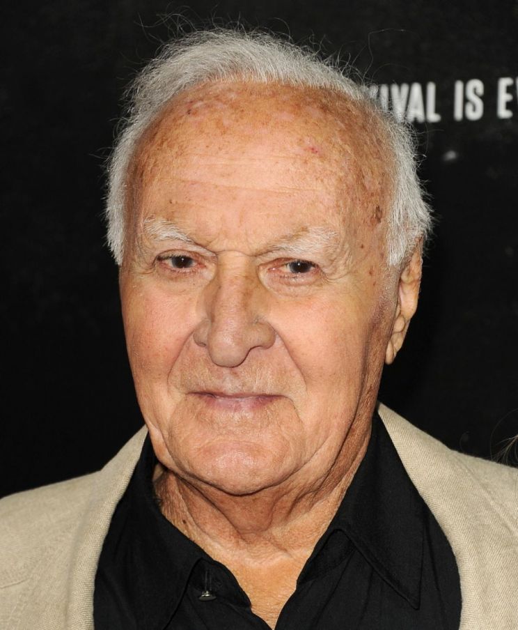 Robert Loggia