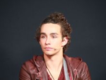 Robert Sheehan