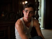 Robert Sheehan