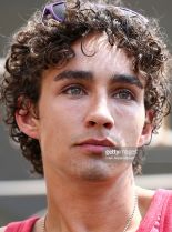 Robert Sheehan