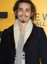 Robert Sheehan