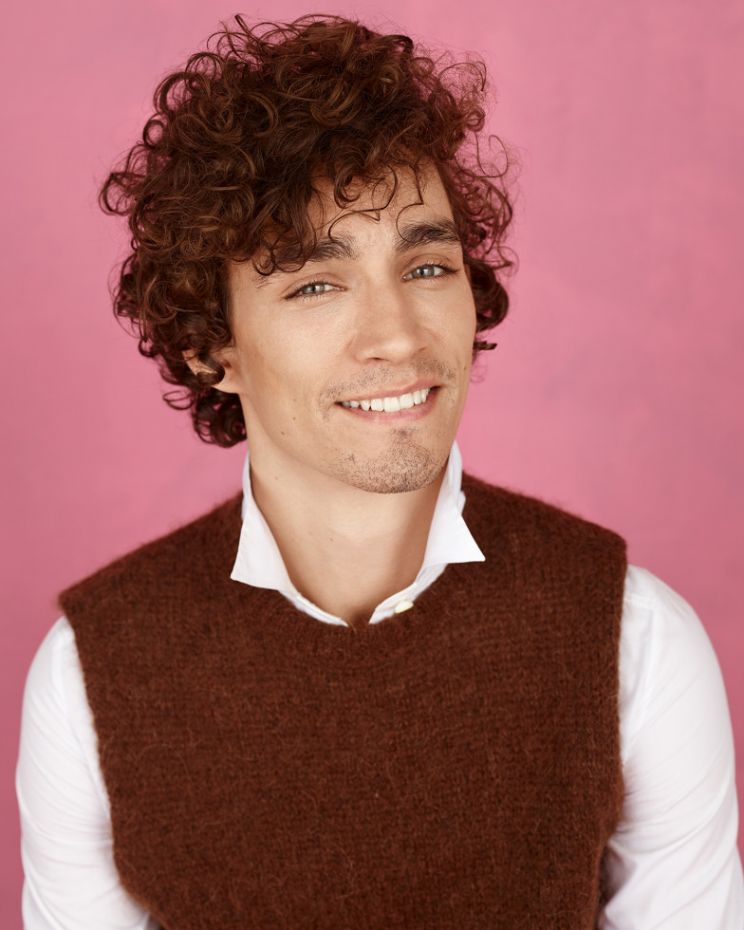 Robert Sheehan