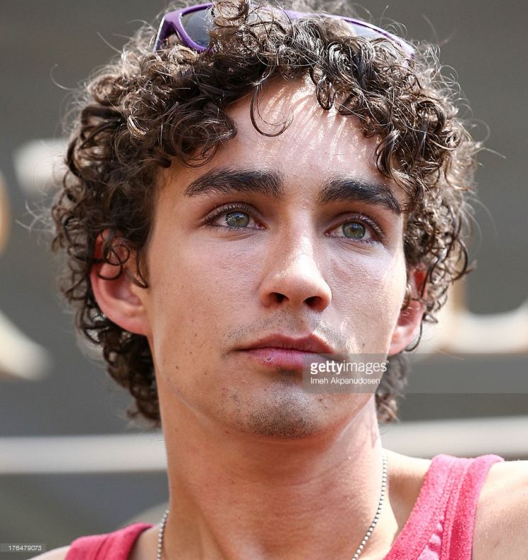 Robert Sheehan