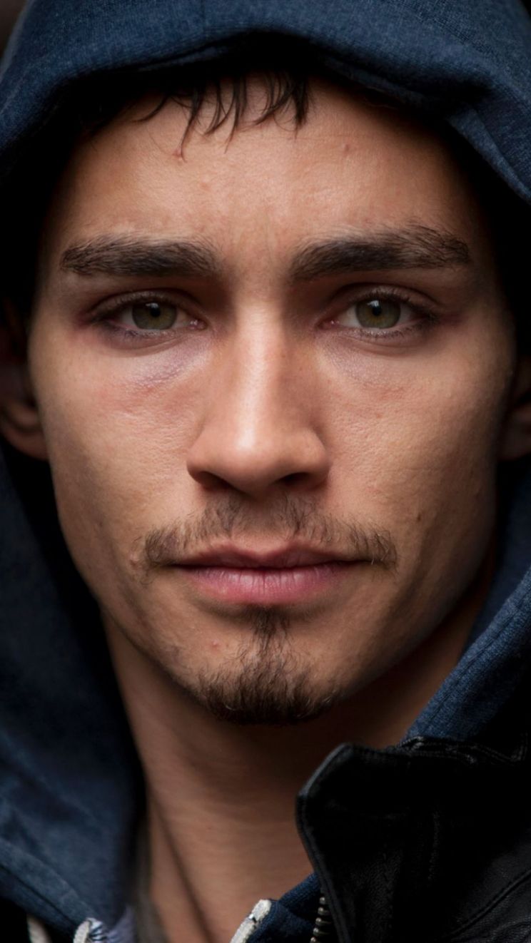 Robert Sheehan