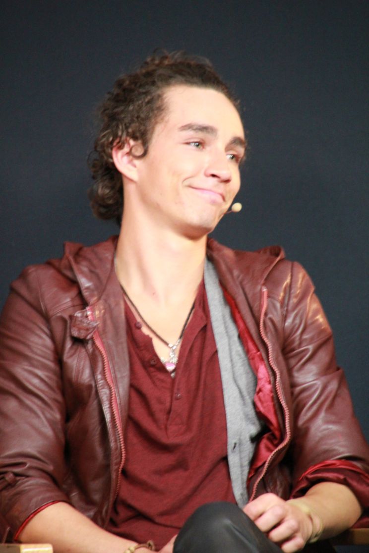 Robert Sheehan