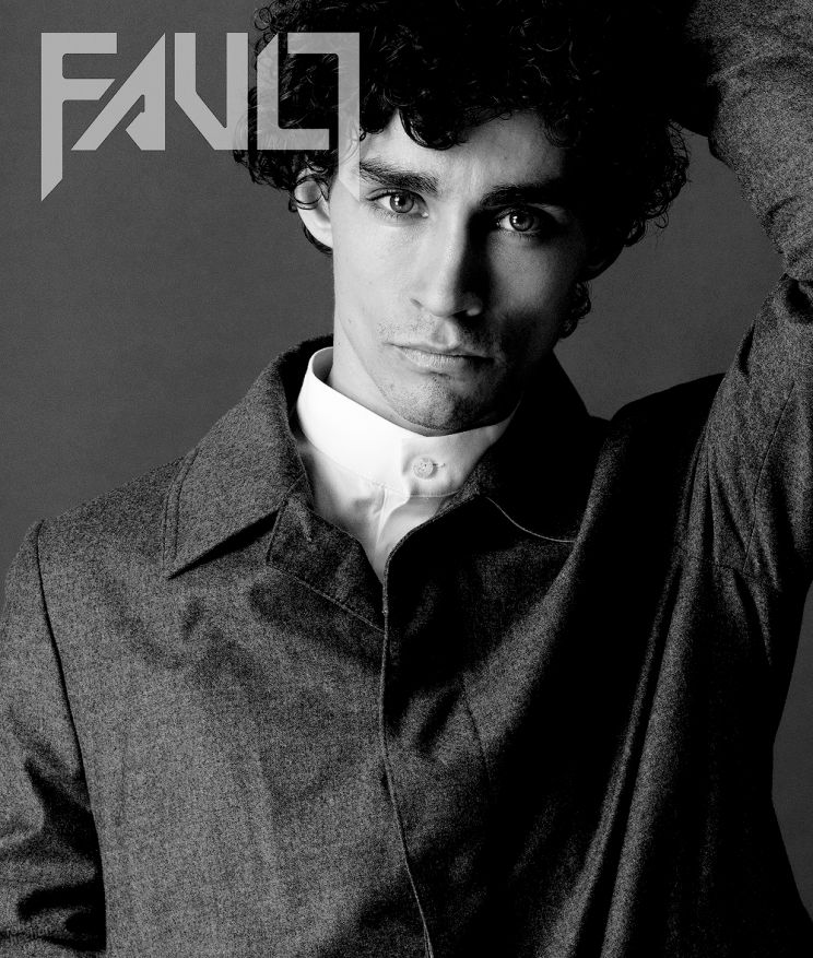 Robert Sheehan