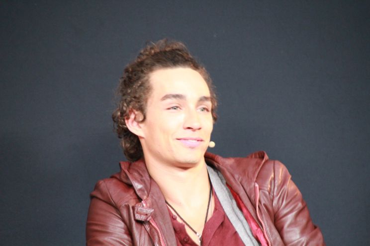 Robert Sheehan