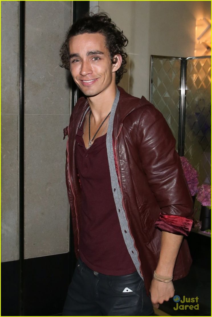 Robert Sheehan