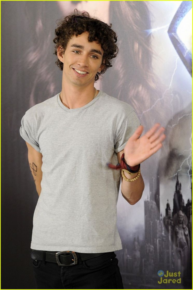 Robert Sheehan