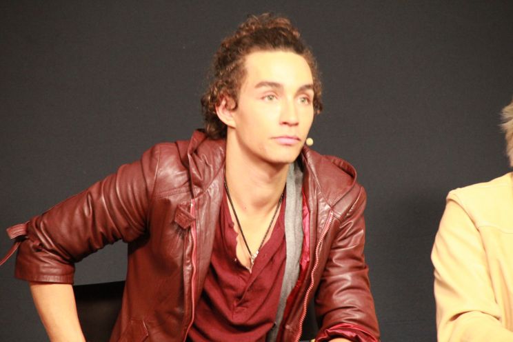 Robert Sheehan